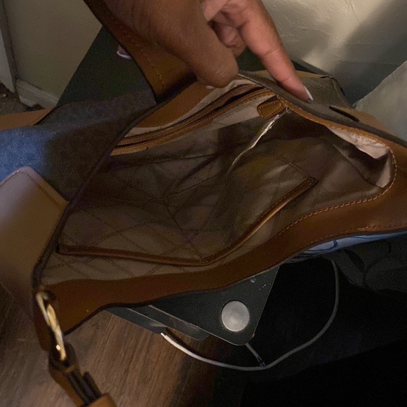 Purses - Picture 6 of 7